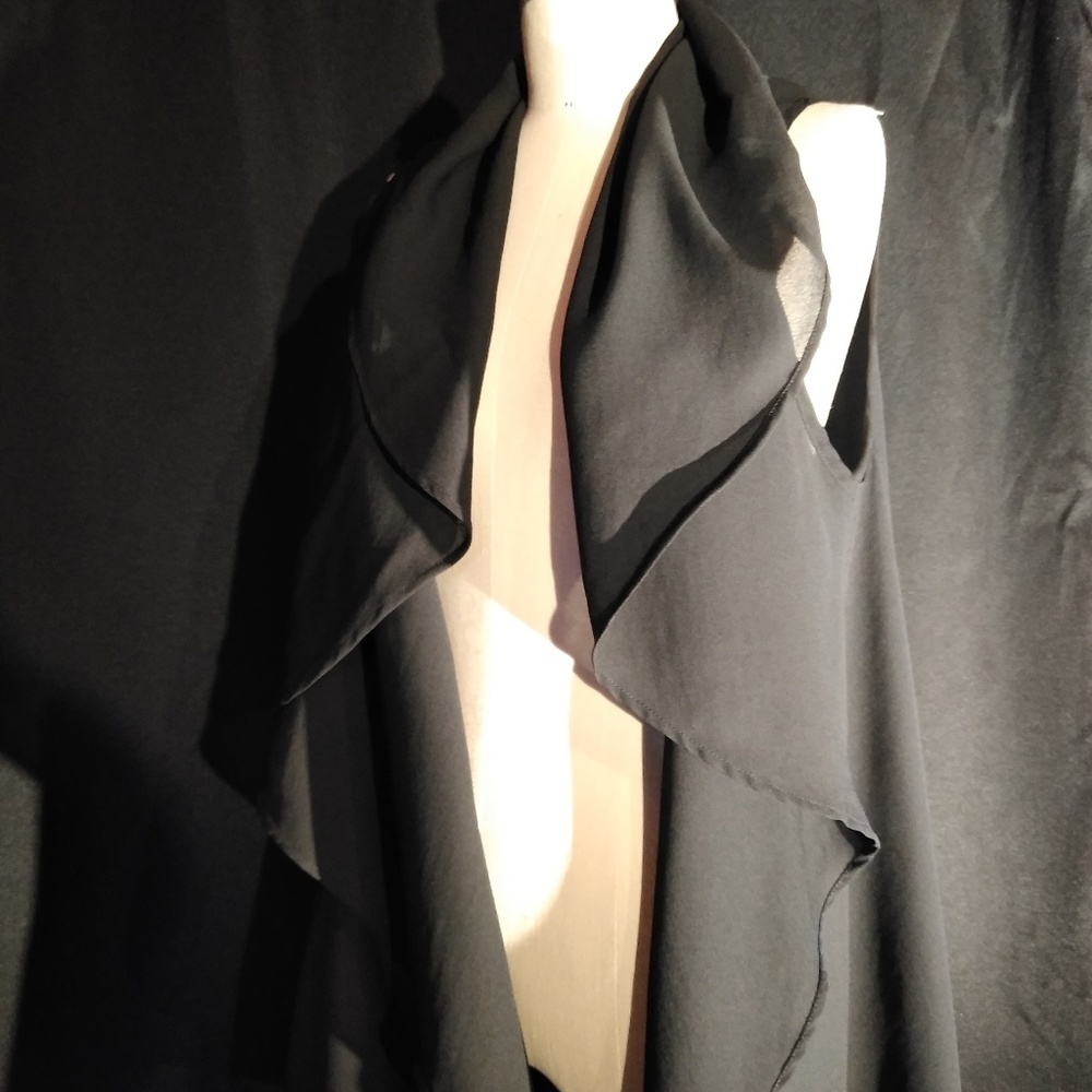 Beautiful black drape - Picture 2 of 4